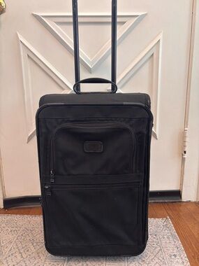 TUMI Alpha Collection 22” Upright Rolling Carry-On Model 2279D3 MinimalistTravel